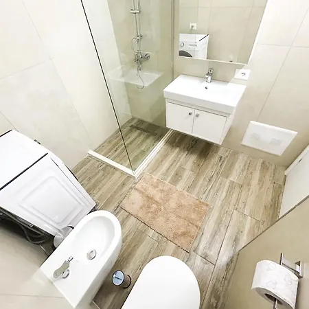 Ocean Breeze Residences * גולם