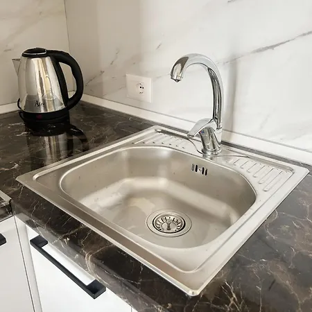 Ocean Breeze Residences * גולם