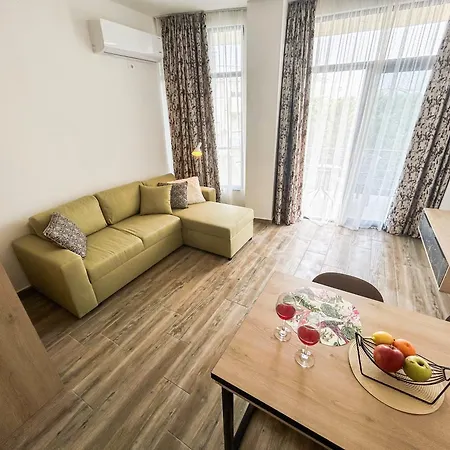 Ocean Breeze Residences דירה *
