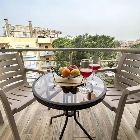 Ocean Breeze Residences * גולם